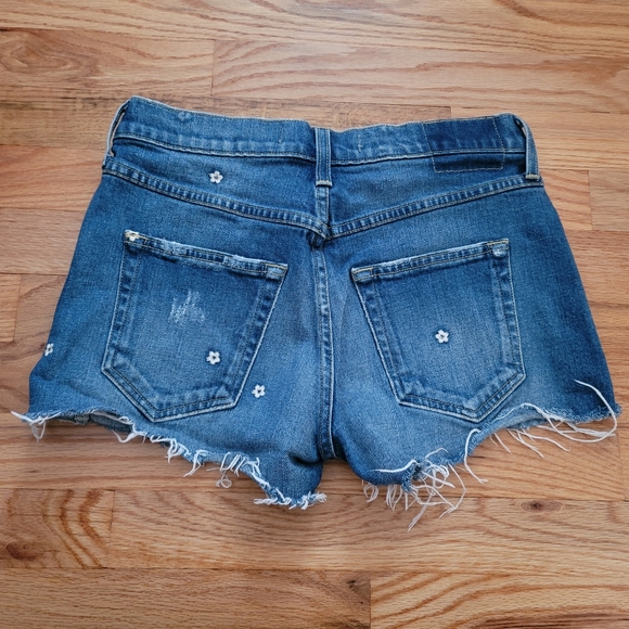 Amo Daisy Cut Off Shorts - Picture 7 of 8
